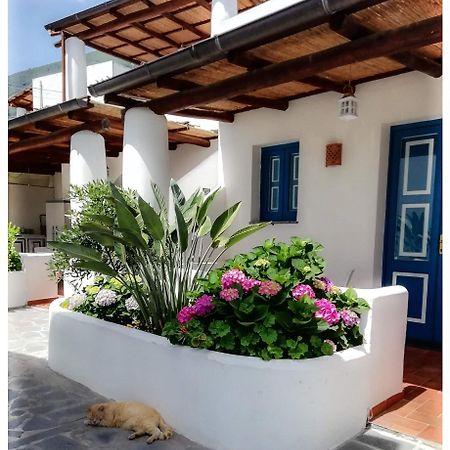 Salinarte Hotell Santa Marina Salina Rum bild